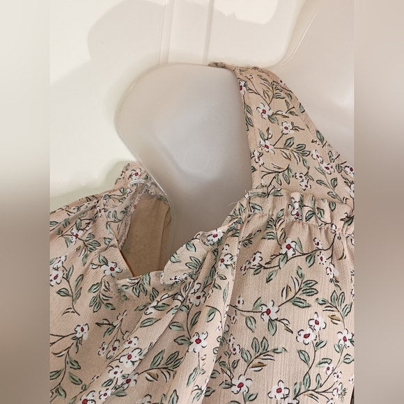 2/$30 Chic Y2K Cottage Ruffled Floral SONJA BETRO cold shoulder top (#1,104) - Picture 3 of 12